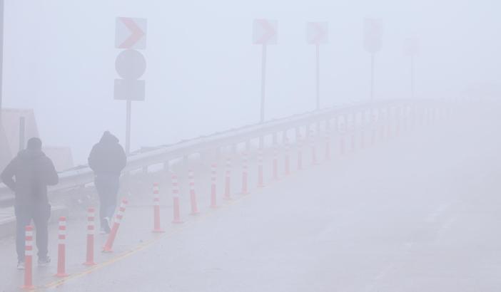 Erzurum'da yağmur, kar ve sis; görüş mesafesi 3 metreye kadar düştü