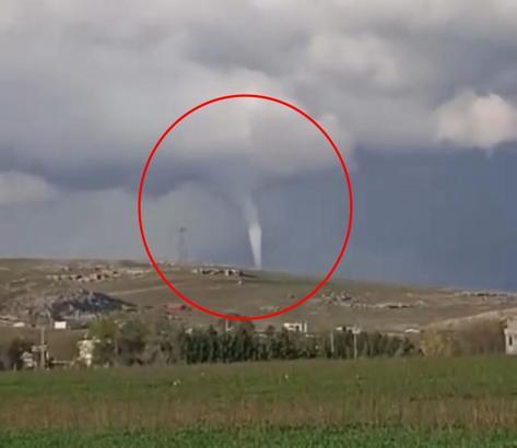 Diyarbakır'da oluşan hortum kamerada