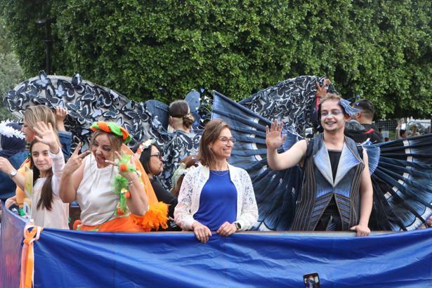 Uluslararası Adana Portakal Çiçeği Karnavalı'nda kortej yürüyüşü renkli görüntülere sahne oldu/ Ek fotoğraflar