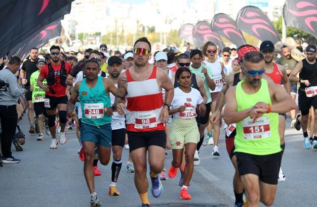 20'nci yılını kutlayan Runtalya Maratonu heyecanla koşuldu