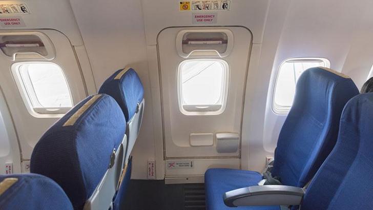 Malezya'da yolcu, uçağın acil çıkış kapısını açmaya çalıştı