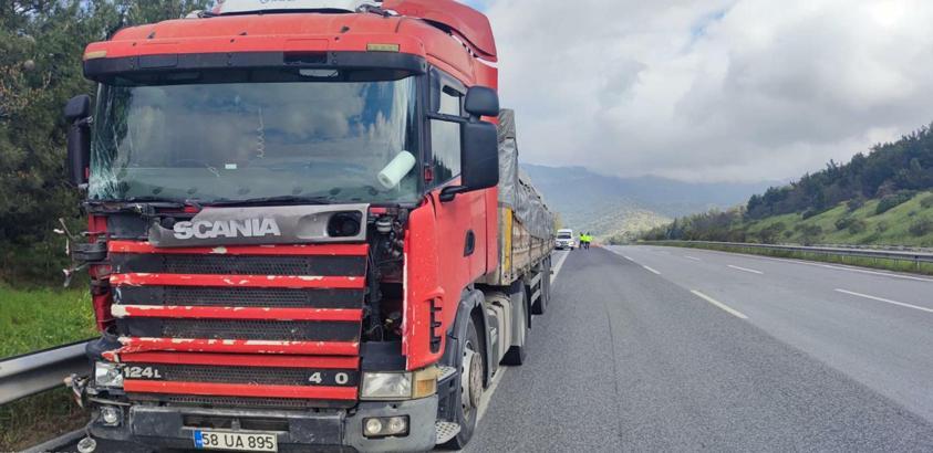 TIR’ın çarptığı minibüsün sürücüsü öldü