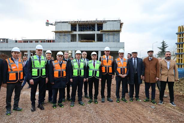 Adalet Bakanı Tunç, Sakarya Adalet Sarayı inşaatında incelmelerde bulundu