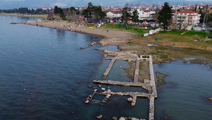 Dedesinden öğrenip ürettiği kemençeyle, İznik Gölü’ndeki çekilmeye ağıt yaktı