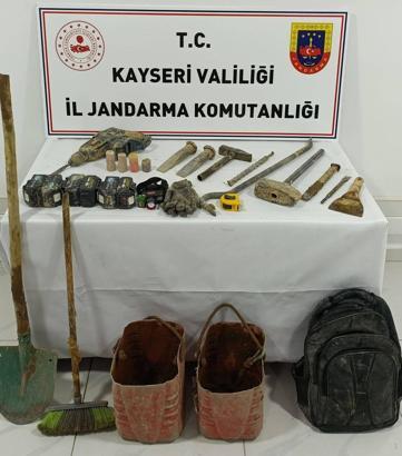 Kayseri'de kaçak kazıya 3 gözaltı