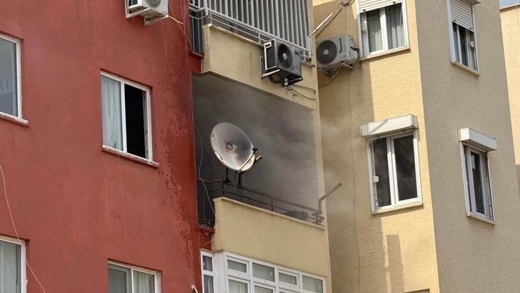 Balkondaki yangını itfaiye söndürdü