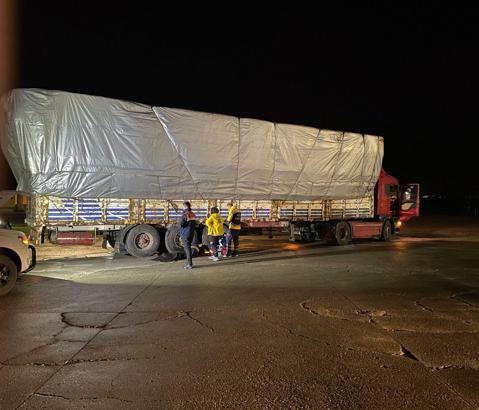 Tamir etmeye çalıştığı TIR'ın altında kalıp, öldü