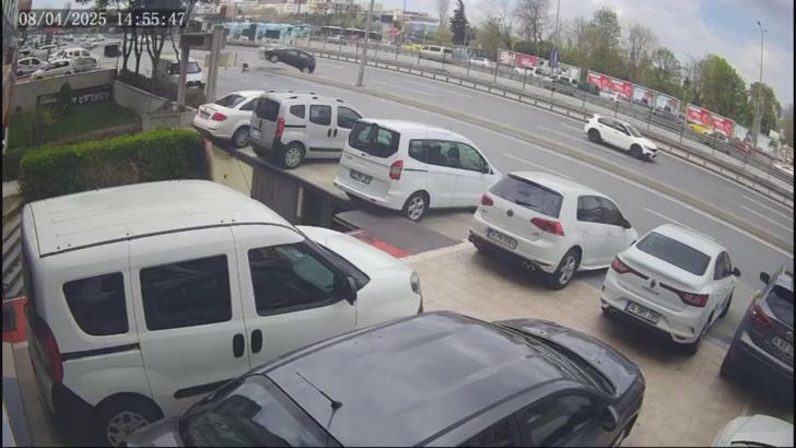 İstanbul - Avcılar'da 2 kişinin yaralandığı kaza kamerada
