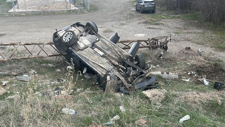 Sivas'ta otomobil şarampole devrildi: 5 yaralı