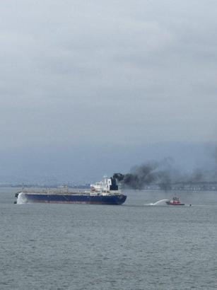 40 bin ton fuel oil yüklü tankerin makine dairesinden çıkan yangın kontrol altına alındı