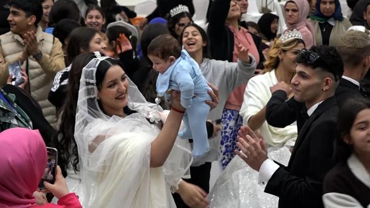 Samsun'da 15 Roman çiftin resmi nikahı kıyıldı / Ek fotoğraflar