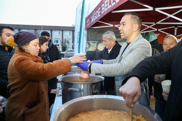 Niğde Belediyesi'nden vize haftasında öğrencilere ücretsiz çorba ikramı