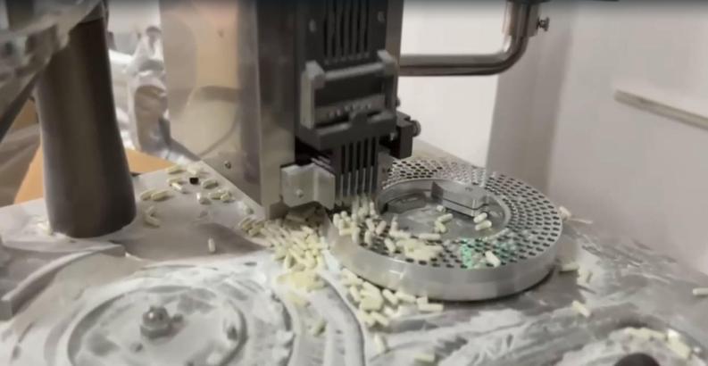 İzmir'de uyuşturucu imalathanesine dönüştürülen iş yerine operasyon