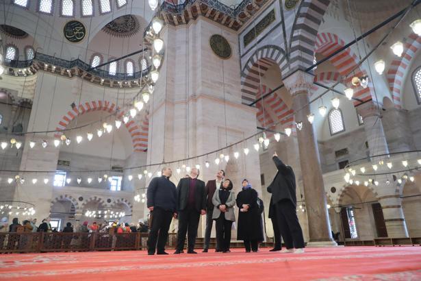 İstanbul- AK Parti'den Mimar Sinan'a vefa ziyareti