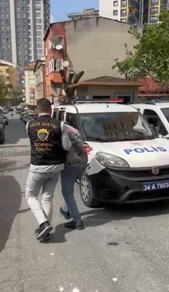 İstanbul- Esenler'de şifreyle uyuşturucu satılan çiğ köfte dükkanına baskın; 4 gözaltı