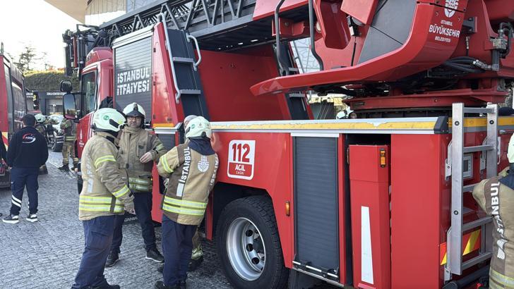 İstanbul - Beşiktaş'ta AVM'deki mağazada çıkan yangın söndürüldü