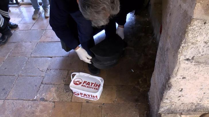 İstanbul- Fatih Belediyesi Mısır Çarşısı'nda ilaçlama yaptı