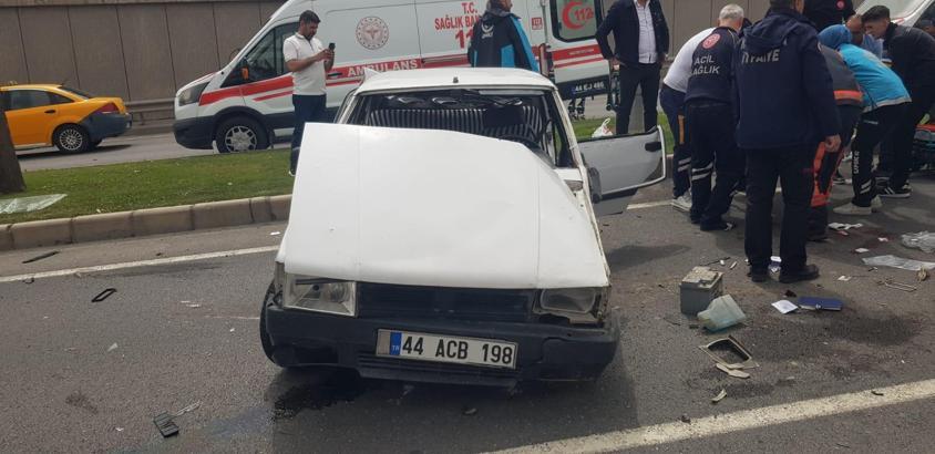 Malatya'da, çekici ile otomobil çarpıştı: 7 yaralı