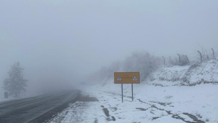 Domaniç-İnegöl yolunda kar ve sis