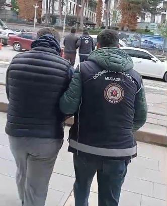 Biri bagajda 6 kaçak göçmen yakalandı; 2 sürücü tutuklandı