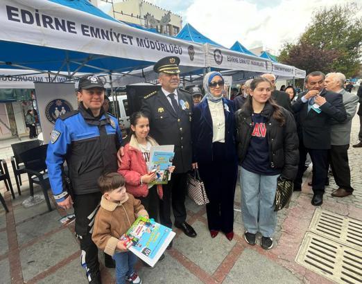 Edirne'de polisten vatandaşlara bilgilendirme