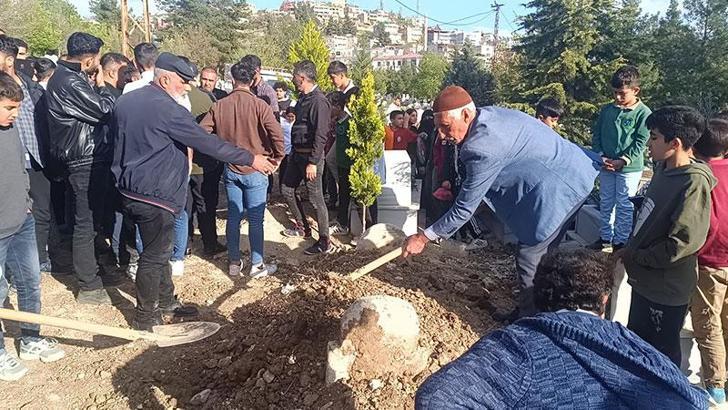 Siirt’te, ses geldiği iddiası üzerine dün gömülen kişinin mezarı açıldı