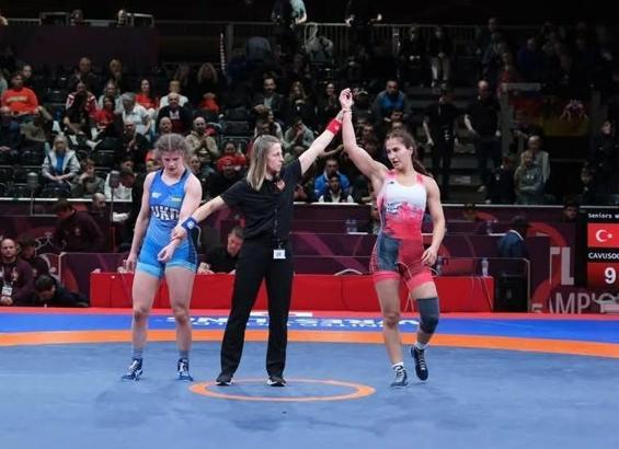Büyük Kadınlar Avrupa Güreş Şampiyonası'nda ilk gün 4 madalya