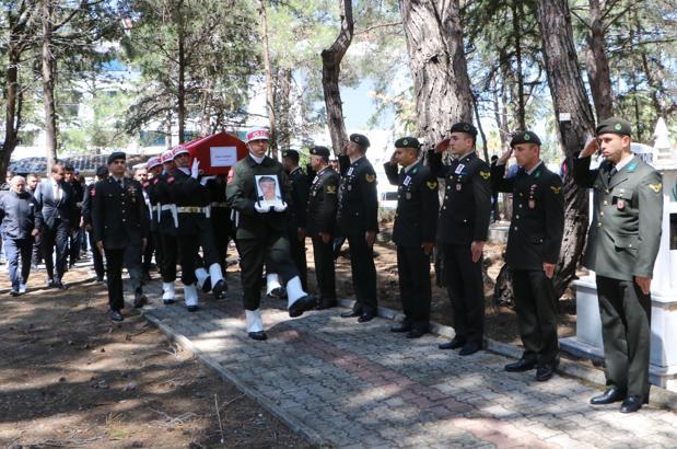 Kıbrıs gazisine askeri tören