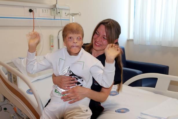 Gözleri kurtarılan Myhailo'ya, şimdi kulak kepçesi yapılacak