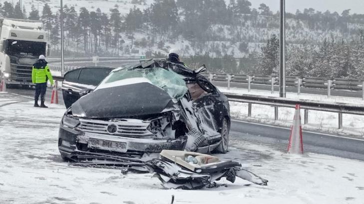 Otomobil tankere çarptı; 1'i polis, 2 kişi hayatını kaybetti / Ek fotoğraflar