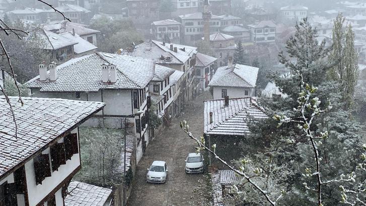 Karabük’te kar yağışı etkili oluyor