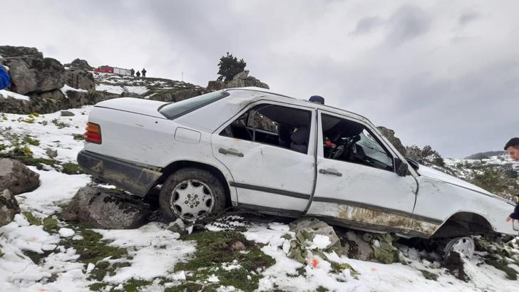 Tokat’ta otomobil 60 metrelik uçuruma yuvarlandı: 4 yaralı