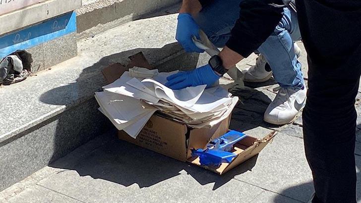 Fünye ile patlatılan kutudan kağıt çıktı