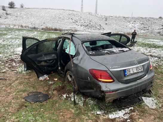 Sivas’ta otomobil devrildi: 3 yaralı