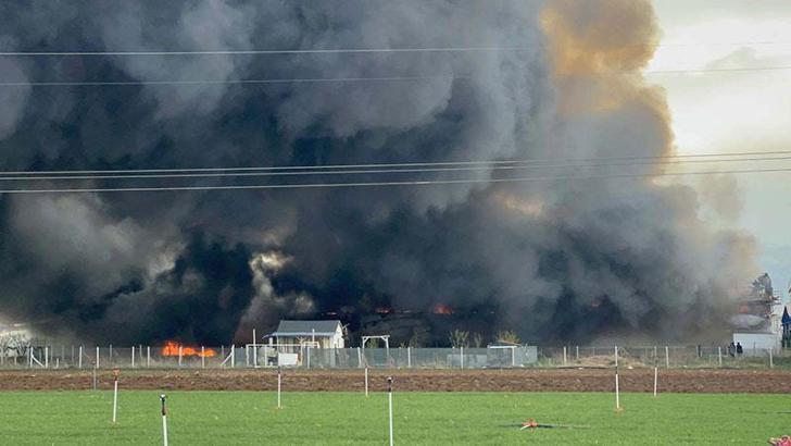 Kaynak makinesinden sıçrayan kıvılcımlar tavuk çiftliğini yaktı