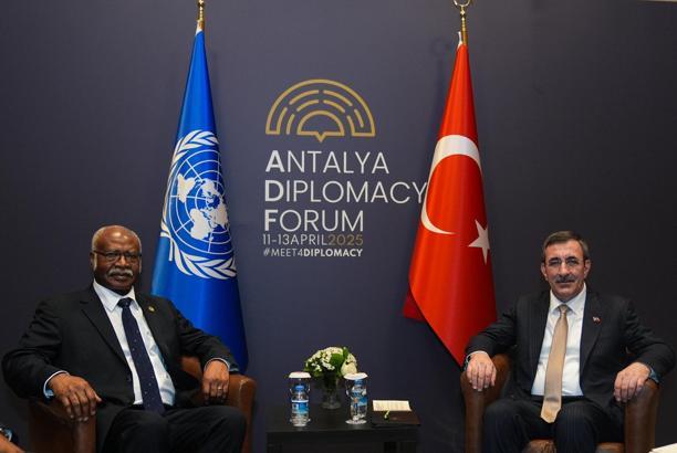 Cevdet Yılmaz, BM 79'uncu Genel Kurul Başkanı Yang ile bir araya geldi