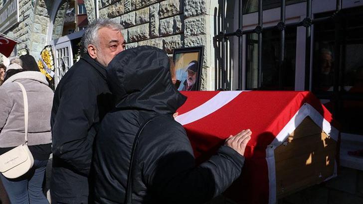 Slovakya'da trafik kazası geçirip, Ankara’da tedavi gördüğü hastanede ölen pilot, Eskişehir’de toprağa verildi