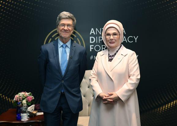 Emine Erdoğan, BM Sürdürülebilir Kalkınma Çözümleri Ağı Başkanı Sachs ile görüştü