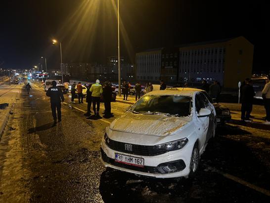 Kayseri'de 11 araç zincirleme kazaya karıştı; 2 yaralı