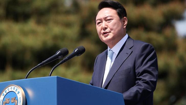 Güney Kore'de azledilen Yoon, devlet başkanlığı konutundan ayrıldı
