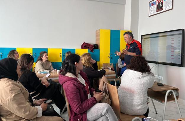 Bursa'nın merkez ilçelerinde kurulacak destek AFAD gönüllüsü ekipleri eğitimi başladı