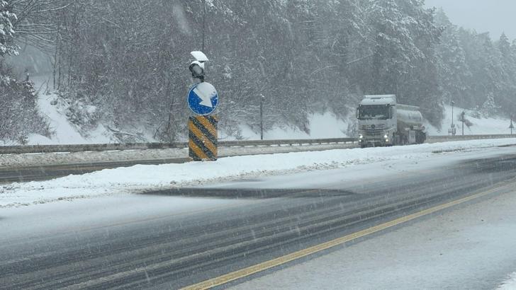 Bolu Dağı'nda kar yağışı