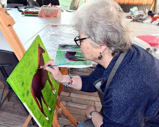 80 yaşında resim yaparak hayata sarılıyor