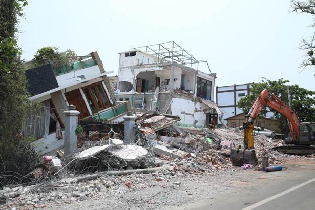 Myanmar'daki depremlerde hayatını kaybedenlerin sayısı 4 bine yaklaştı