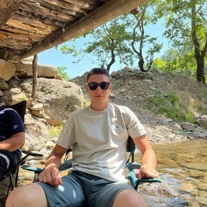 Elektrik direğine çarpan otomobildeki 2 kuzen öldü