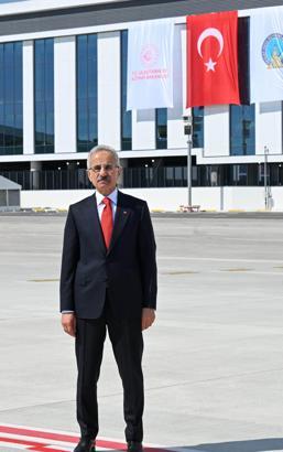 Deniz Limanı'ndan Analya Havalimanı'na uçak yakıtı için boru hattı