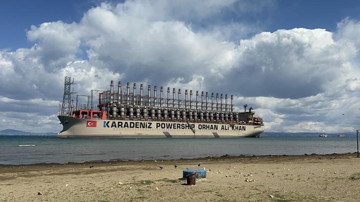 Yalova'da karaya oturan 289 metrelik enerji gemisi kendiliğinden kurtuldu