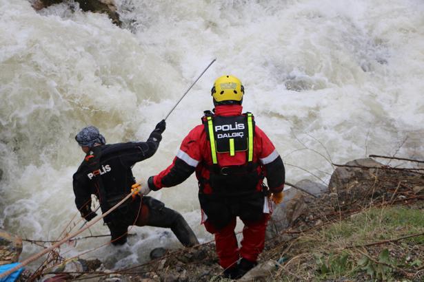 Hakkari’de kaybolan kadını arama çalışmaları 3'üncü gününde de devam etti