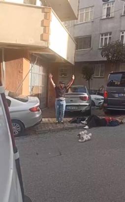 İstanbul - Esenler'de sokak ortasında eşini bıçakladı, kendine zarar verdi; kadın hastanede hayatını kaybetti