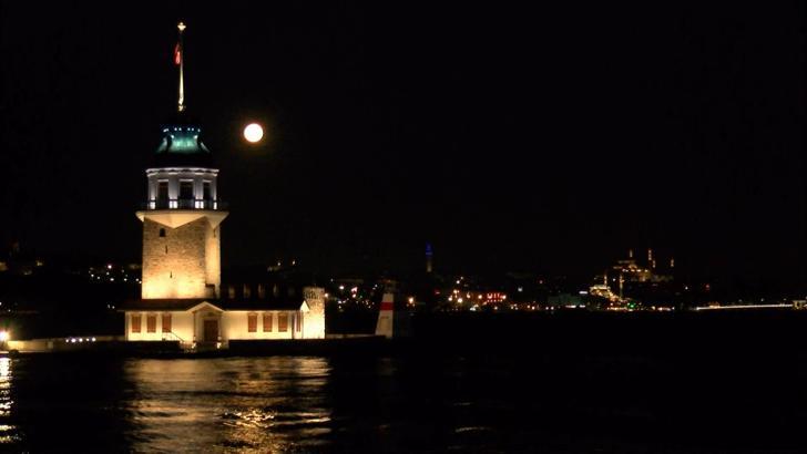 İstanbul - İstanbul'da baharın habercisi 'Pembe Ay' görsel şölen oluşturdu